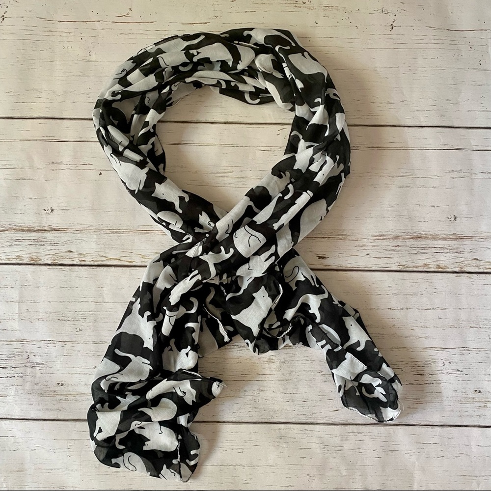 Black and white cat pattern scarf